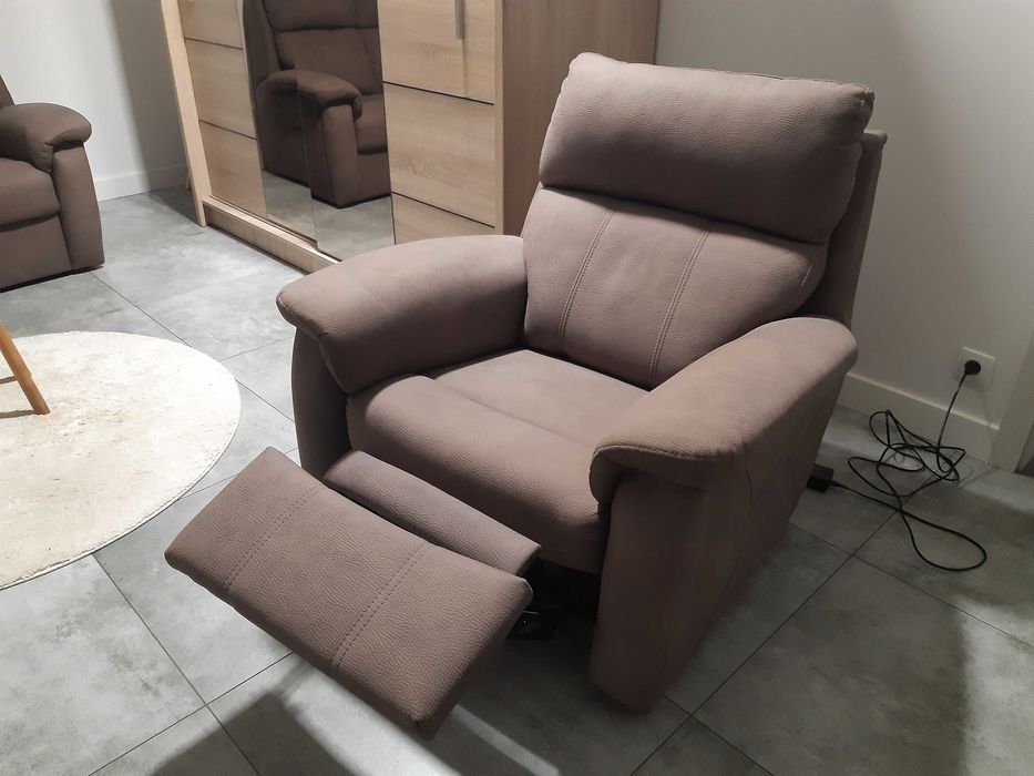 Sprzedam wypoczynek - sofę i dwa fotele cena 3.200 zł do negocjacji