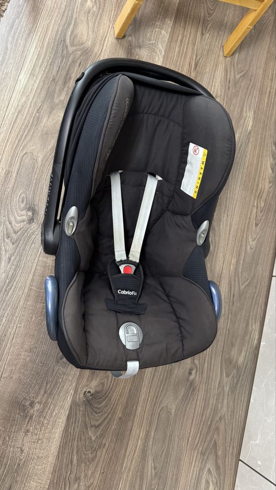 Fotelik nosidełko MaxiCosi Cabriofix + baza na pasy EasyBase 2