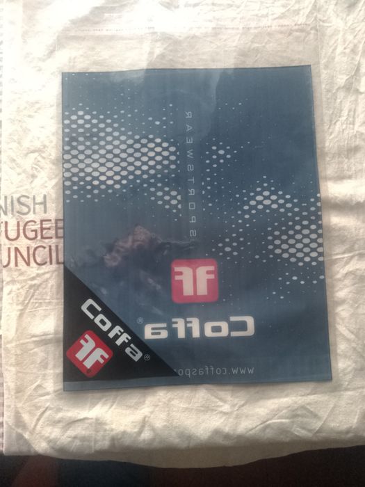 Пакети з клейкою стрічкою.Вироблені з поліпропілену.Розфасовані 500шт.