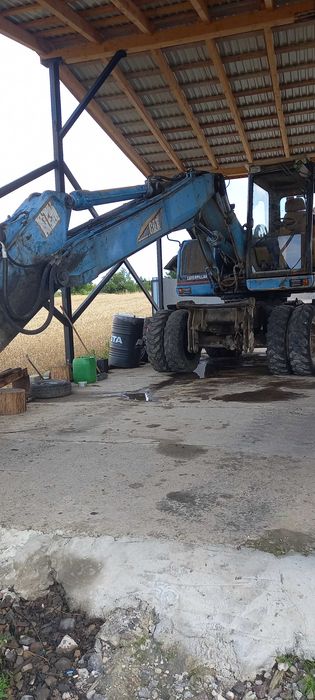 Оренда екскаватора з гідромолотом і ковшом