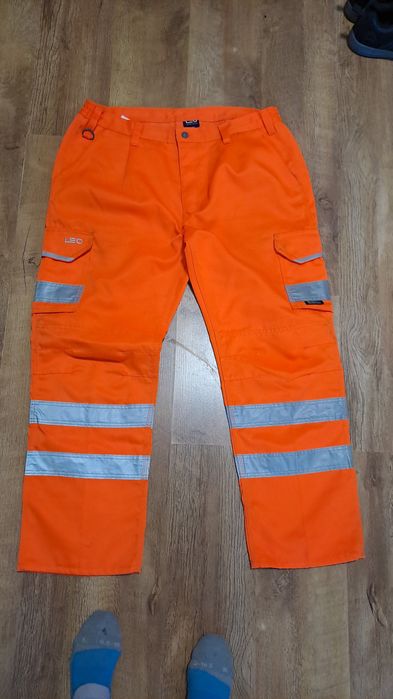 Робочі сигнальні куртка штани футболки жилети черевики