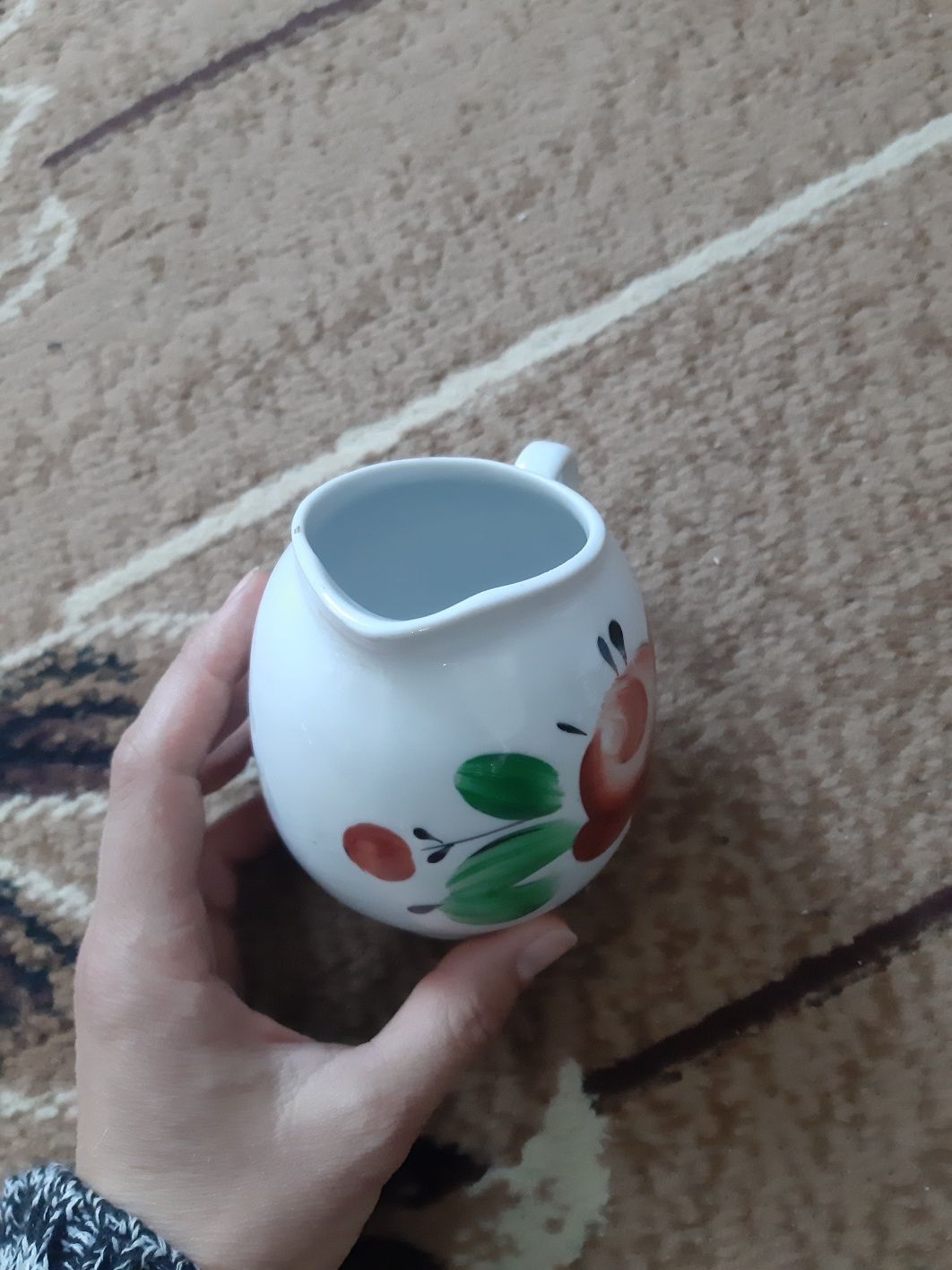 Чашки, заварник, молочник