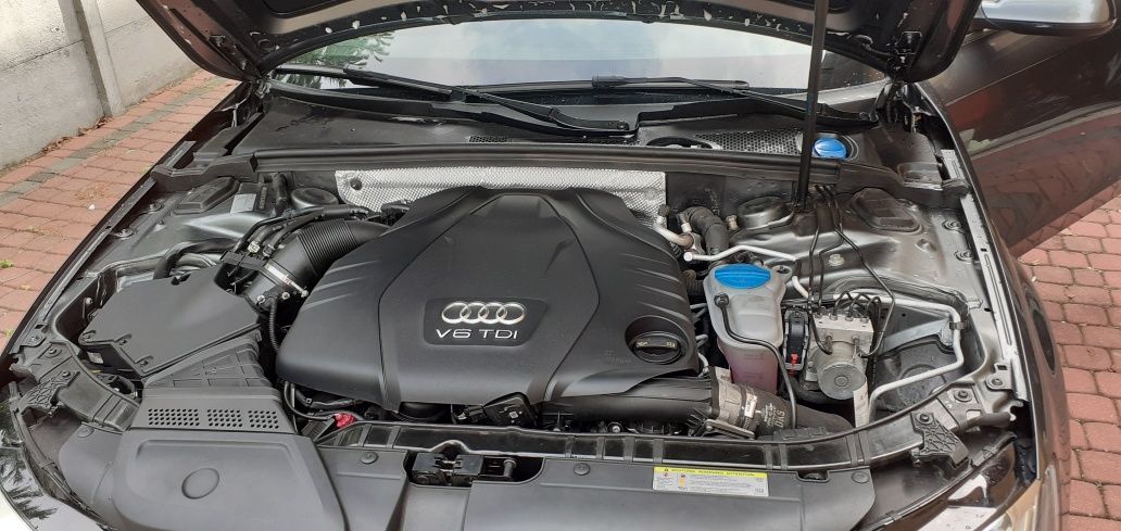 Audi A4 B8 3.0 tdi  .