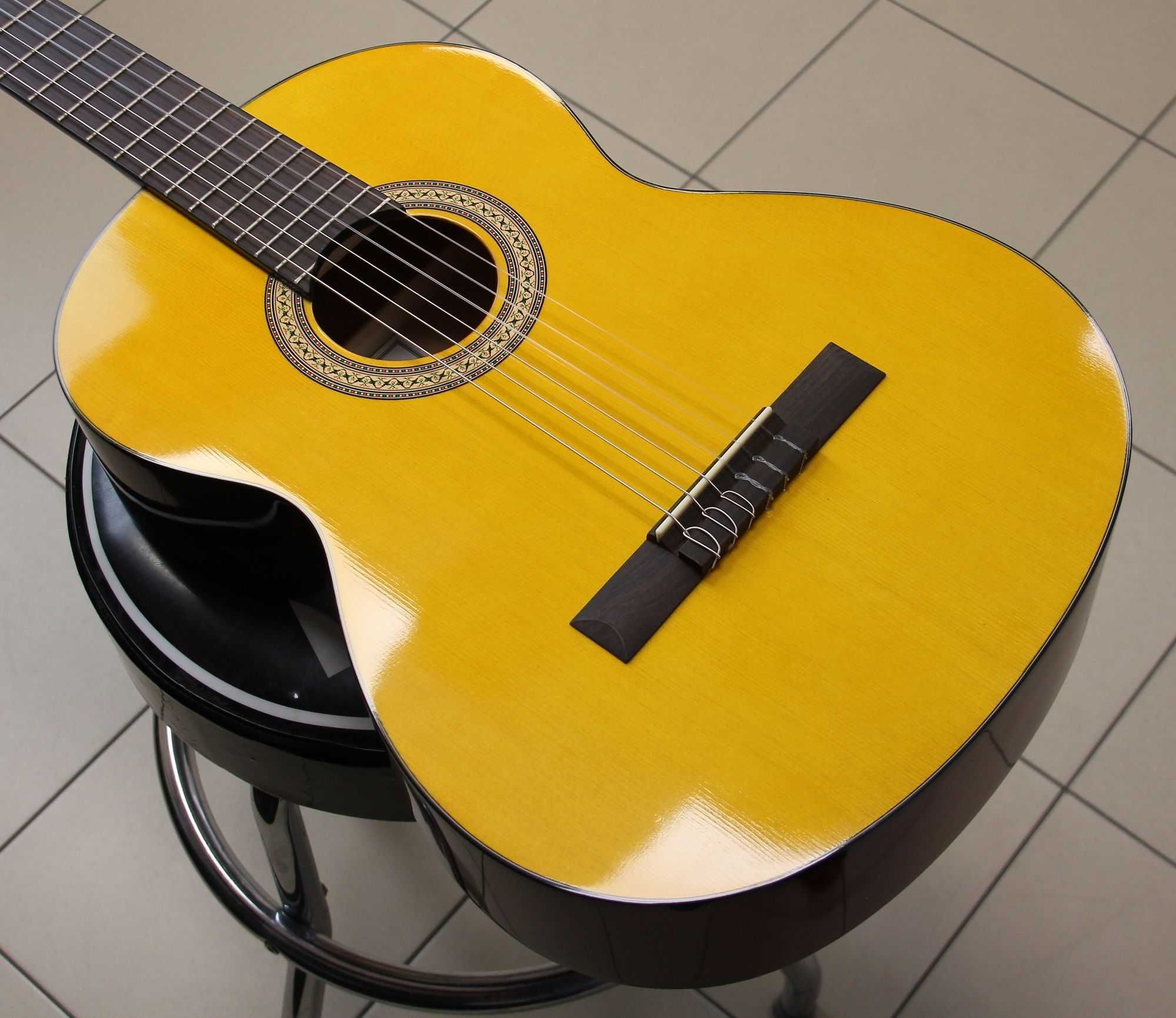 Gitara klasyczna Walden N450W - lity top / pokrowiec - nowa/gwarancja!