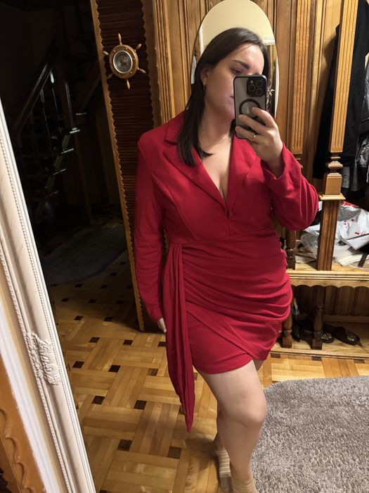 червона сукня плаття