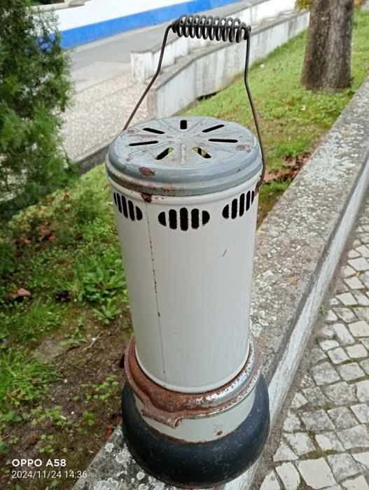 Aquecedor antigo a petróleo