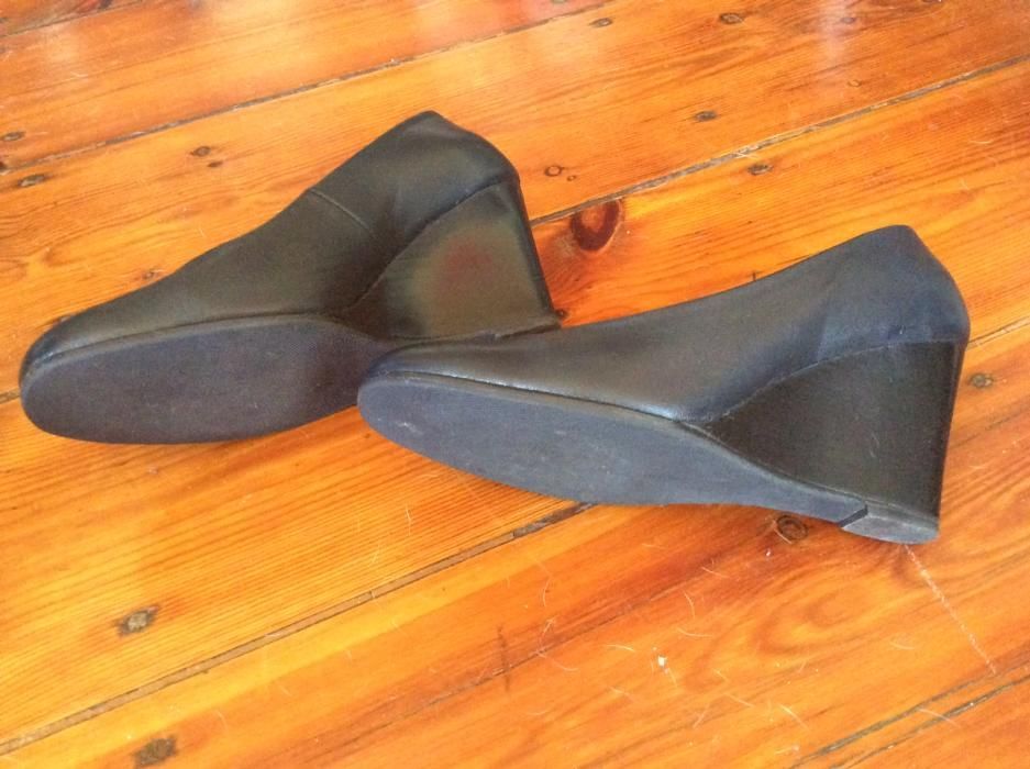 Sapatos em pele de cunha 40 da COS (Marca dinamarquesa) em azul escuro