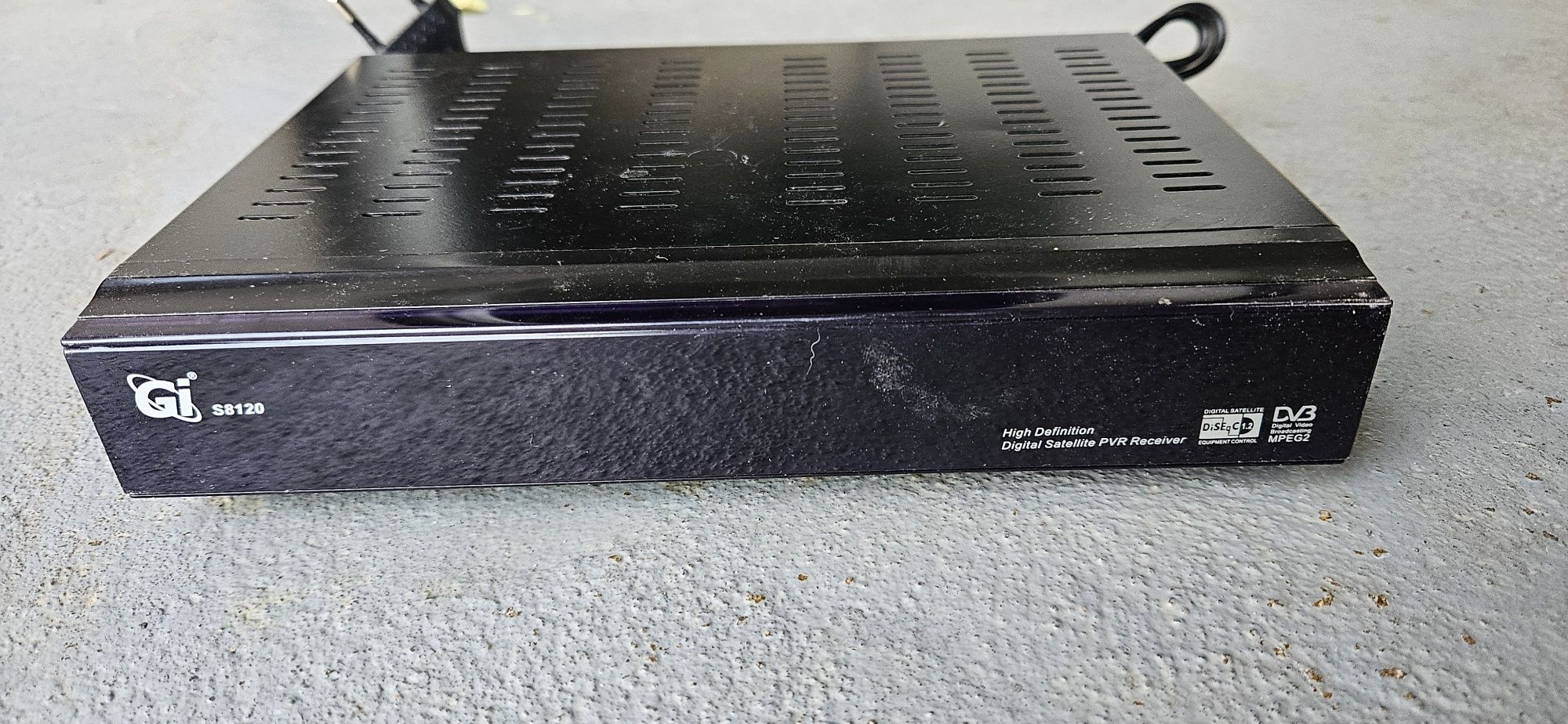 Тюнер супутниковий Galaxy S8120
