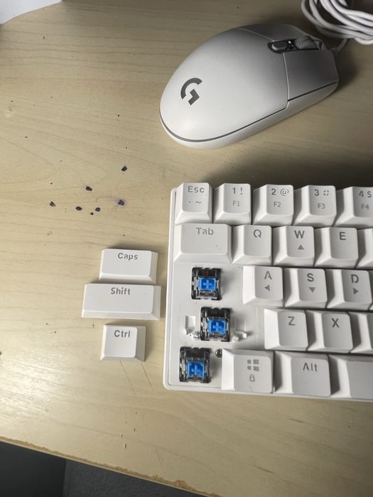 Teclado Mecânico Mars gaming e Rato Gaming Logitech