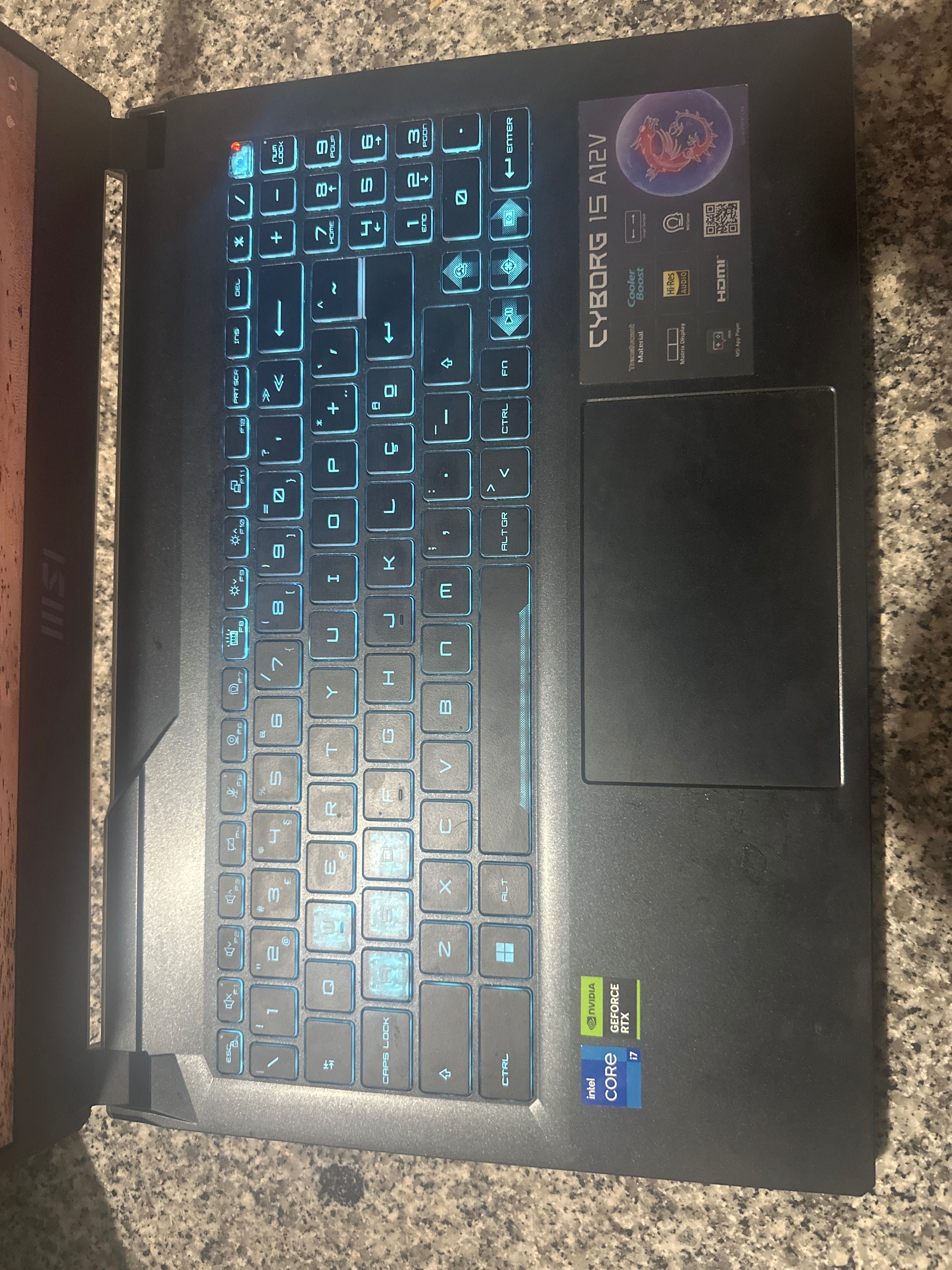 Cyborg 15 da msi completamente novo. Computador gaming com pouco uso.