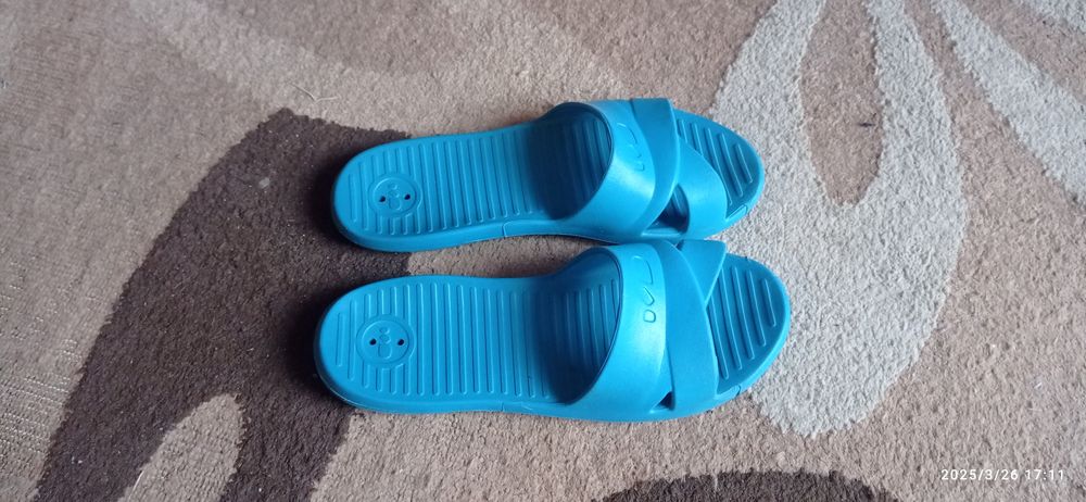 Klapki dziecięce.  Rozmiar 37-38.