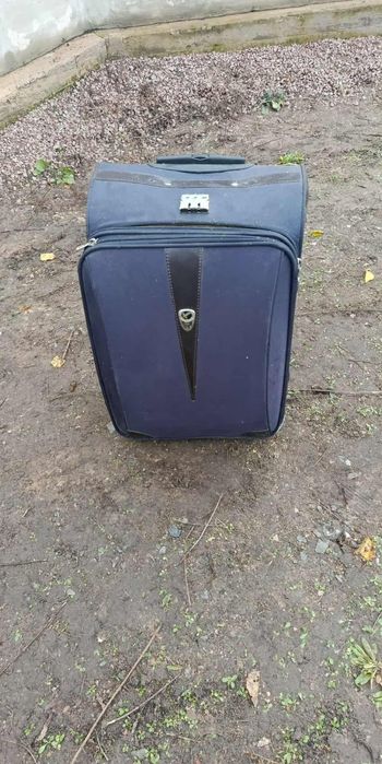 Продам чемодан б.у.на колесах в хорошем состояние, не дорого