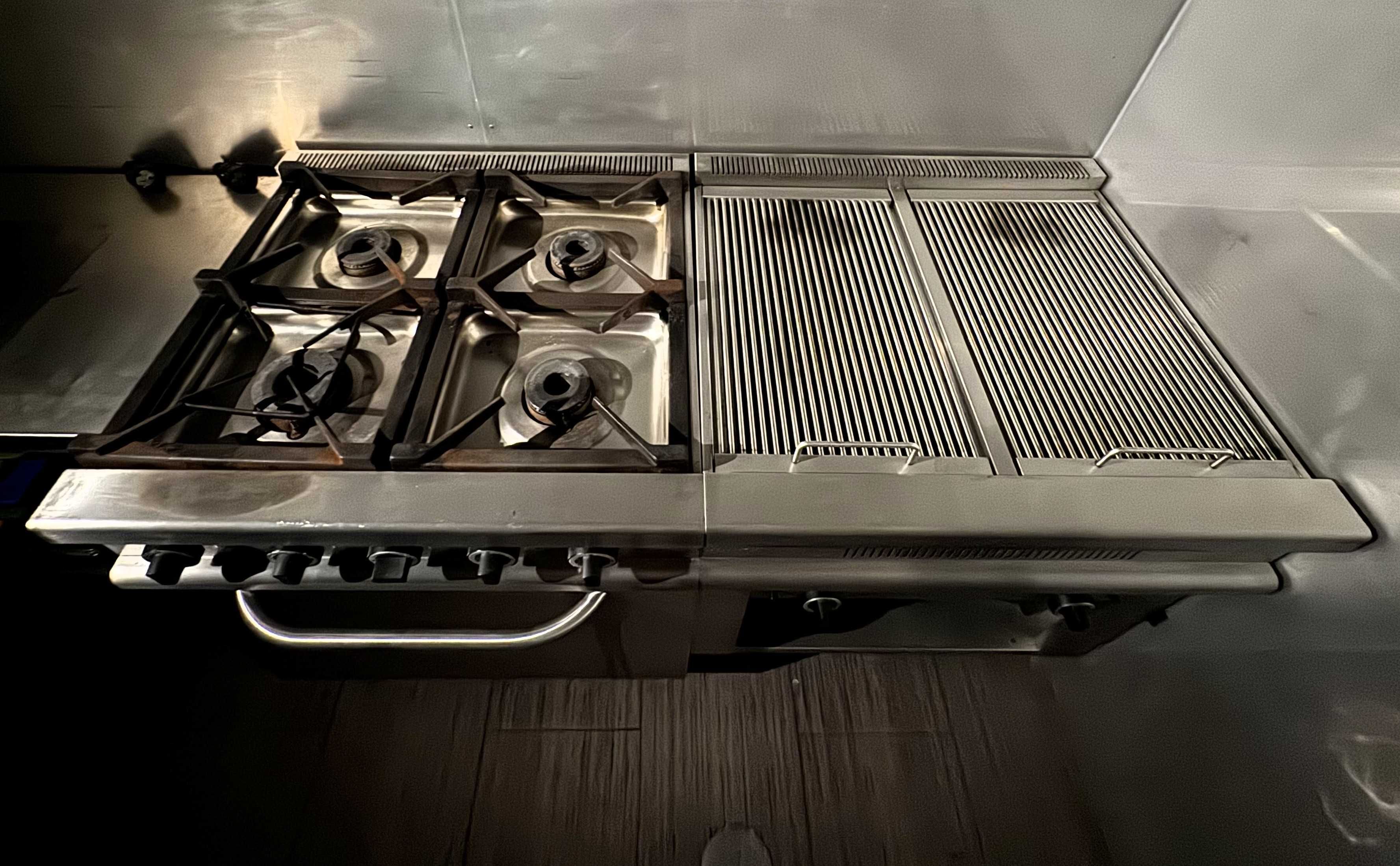 Fogão Industrial Junex com 4 bocas, grelhador e forno em inox