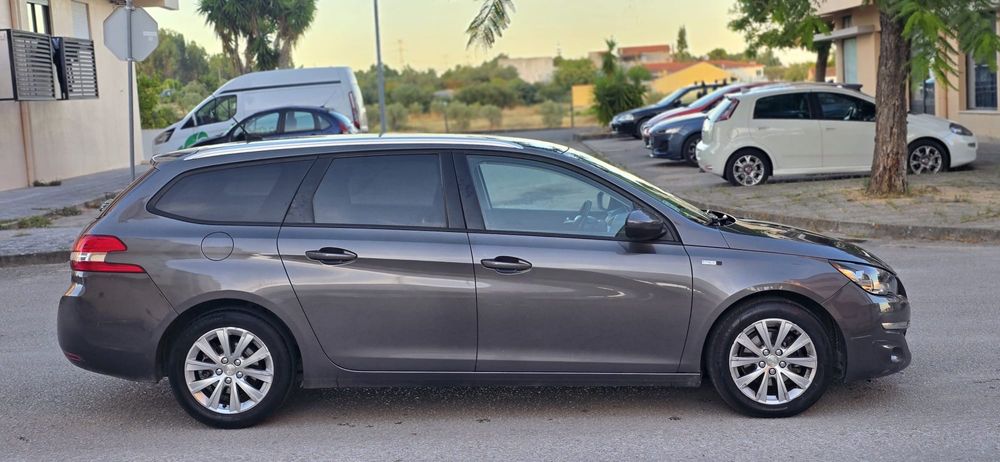 Peugeot 308 1.6 HDI Allure ano 2017 a diesel