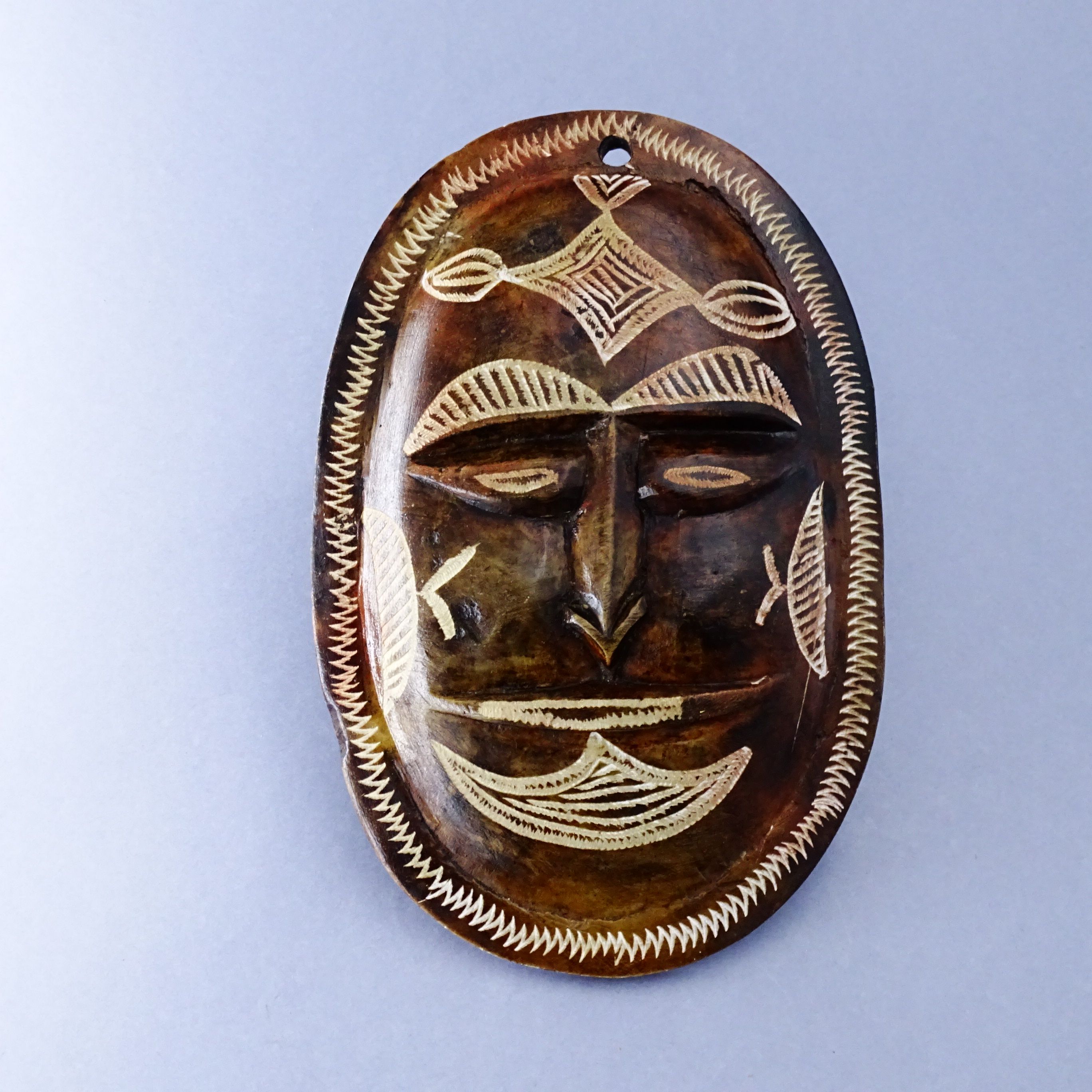 afryka kamienna rzeźbiona maska głowa płaskorzeźba
