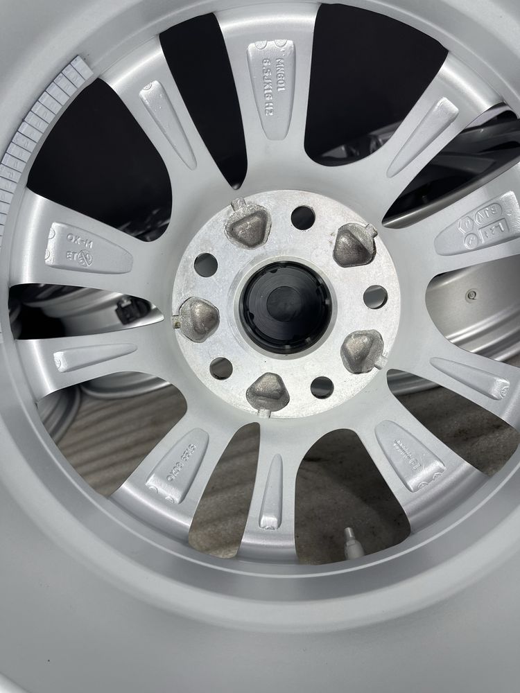 Диски R16 5x114.3 Et50 6.5J. Toyota Camry Auris Suzuki Vitara SX4 Swif