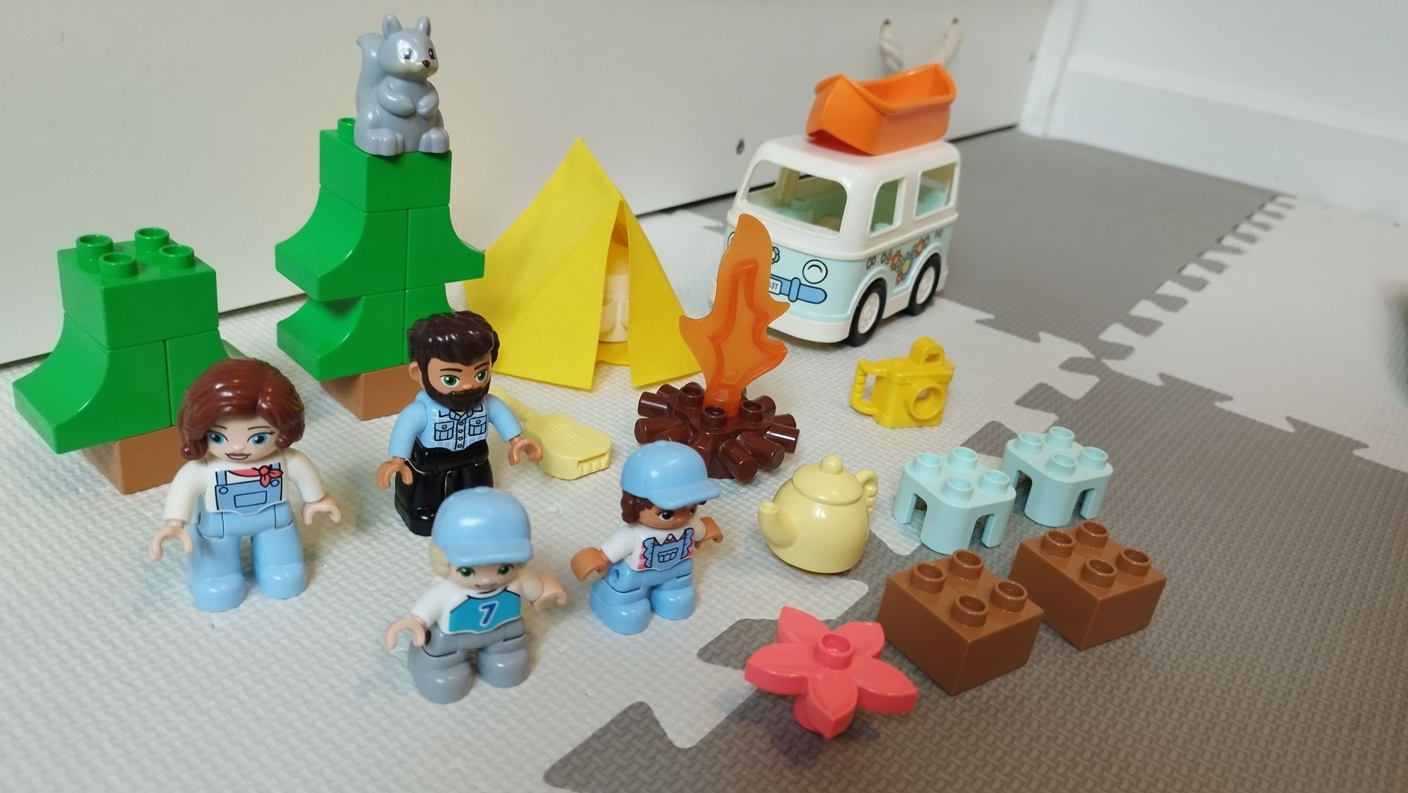 Klocki LEGO DUPLO rodzinne biwakowanie