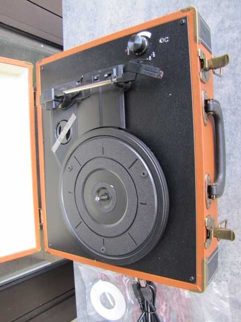 Gramofon w stylu retro z BT walizka Auna Jerry Lee brązowy