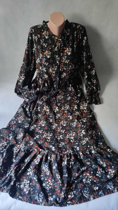 Sukienka długa maxi w kwiaty we wzory plus size z długim rękawem