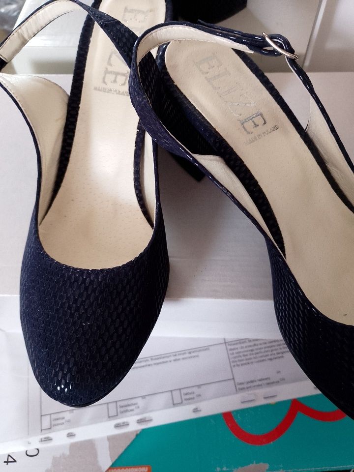 Buty granatowe na słupku 'Inblu' r.38
