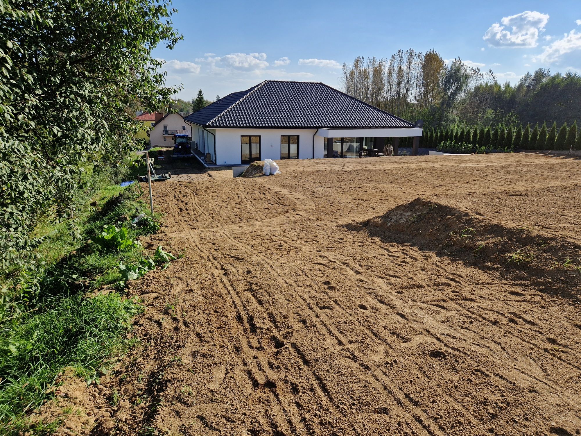 Wycinka drzew, mulczer, rozdrabnianie gałęzi, frezowanie pni, zwyżka