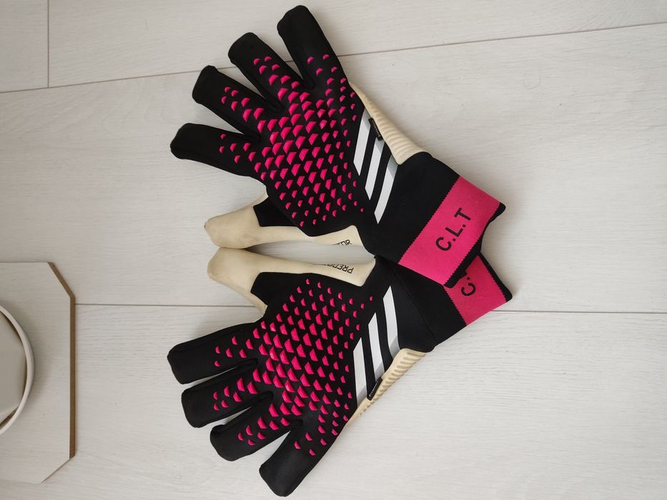 Вратарские перчатки Adidas Predator Pro fingersave