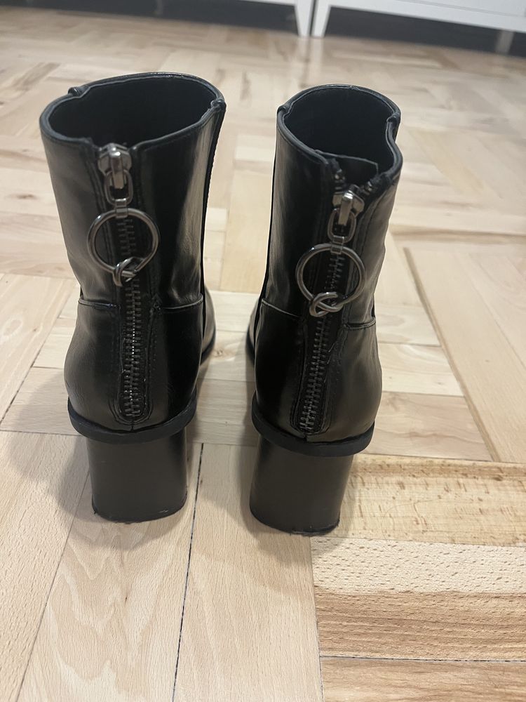 Botki czarne Bershka skóra ekologiczna rozmiar 37