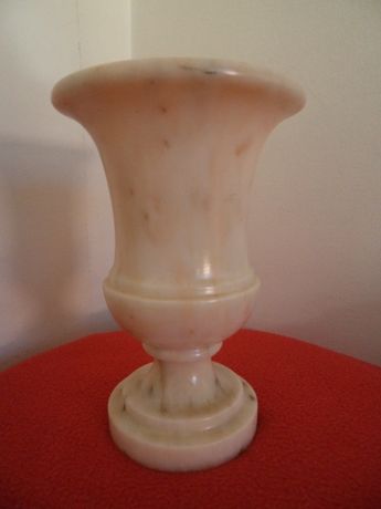 Vaso floreira em mármore