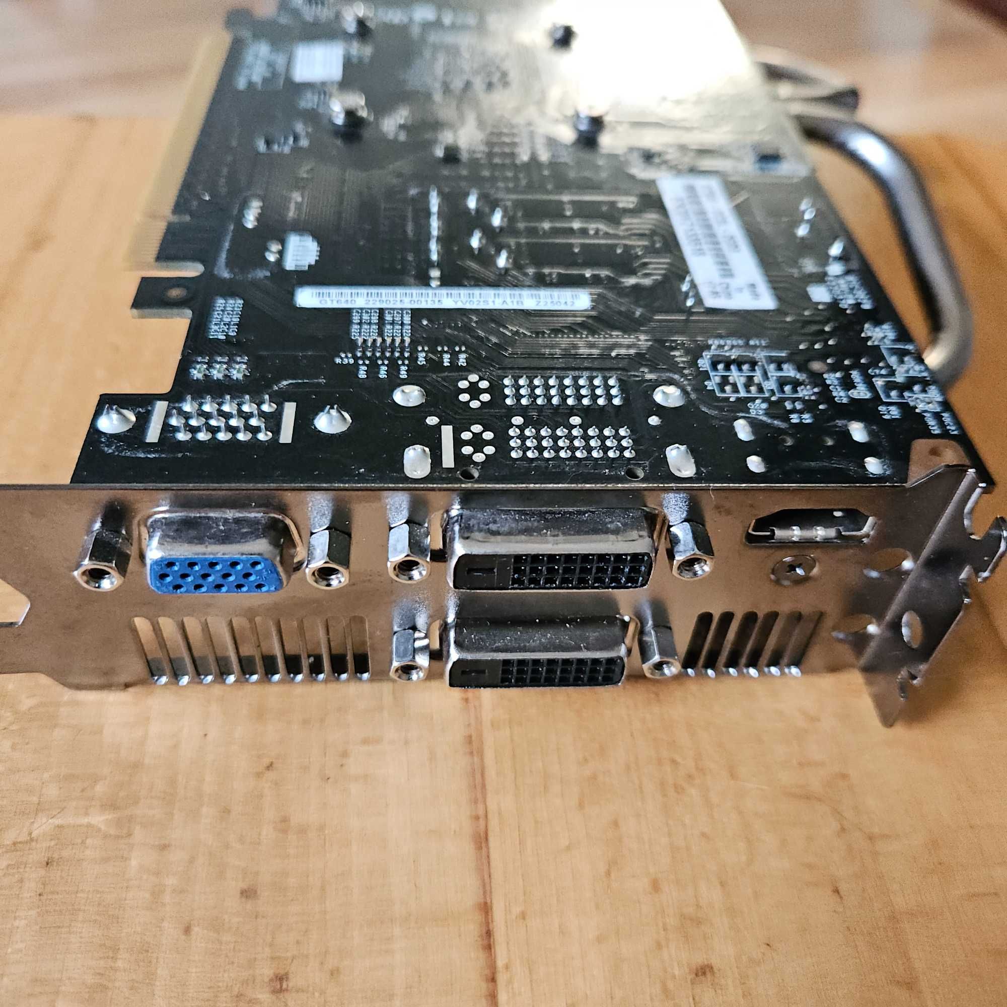Відеокара Asus GeForce GT 640 2ГБ GDDR3 (128bit) (2DVI, VGA, HDMI)