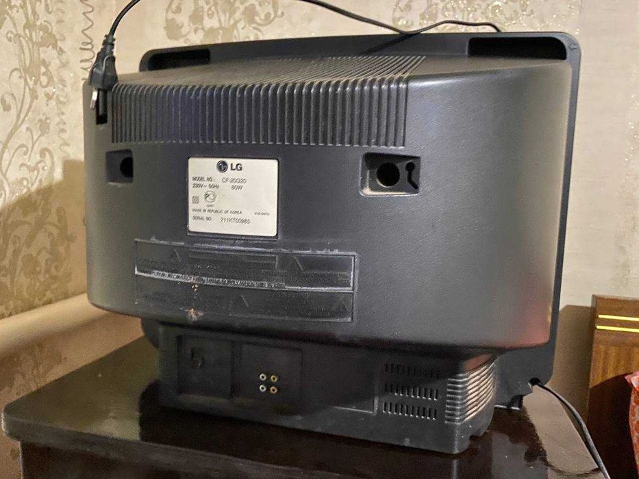 Телевизор LG CF-20g20 (20" диагональ)