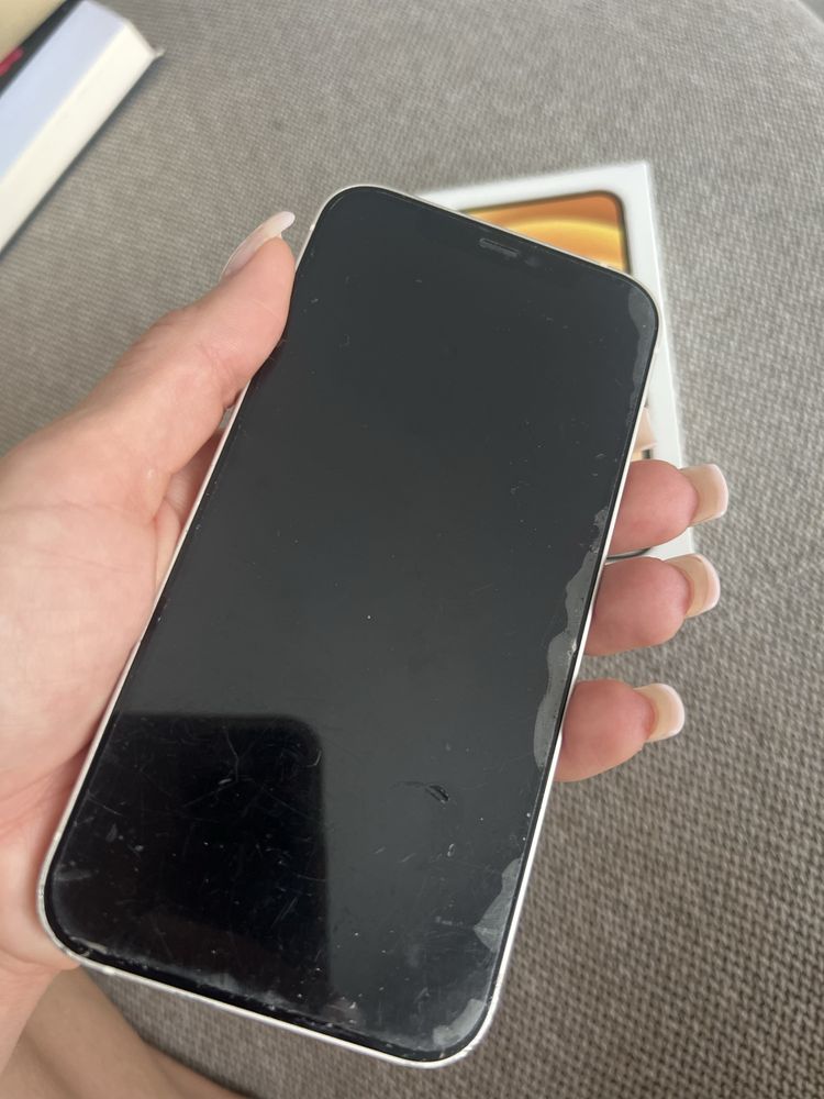 Iphone 12 w dobrym stanie