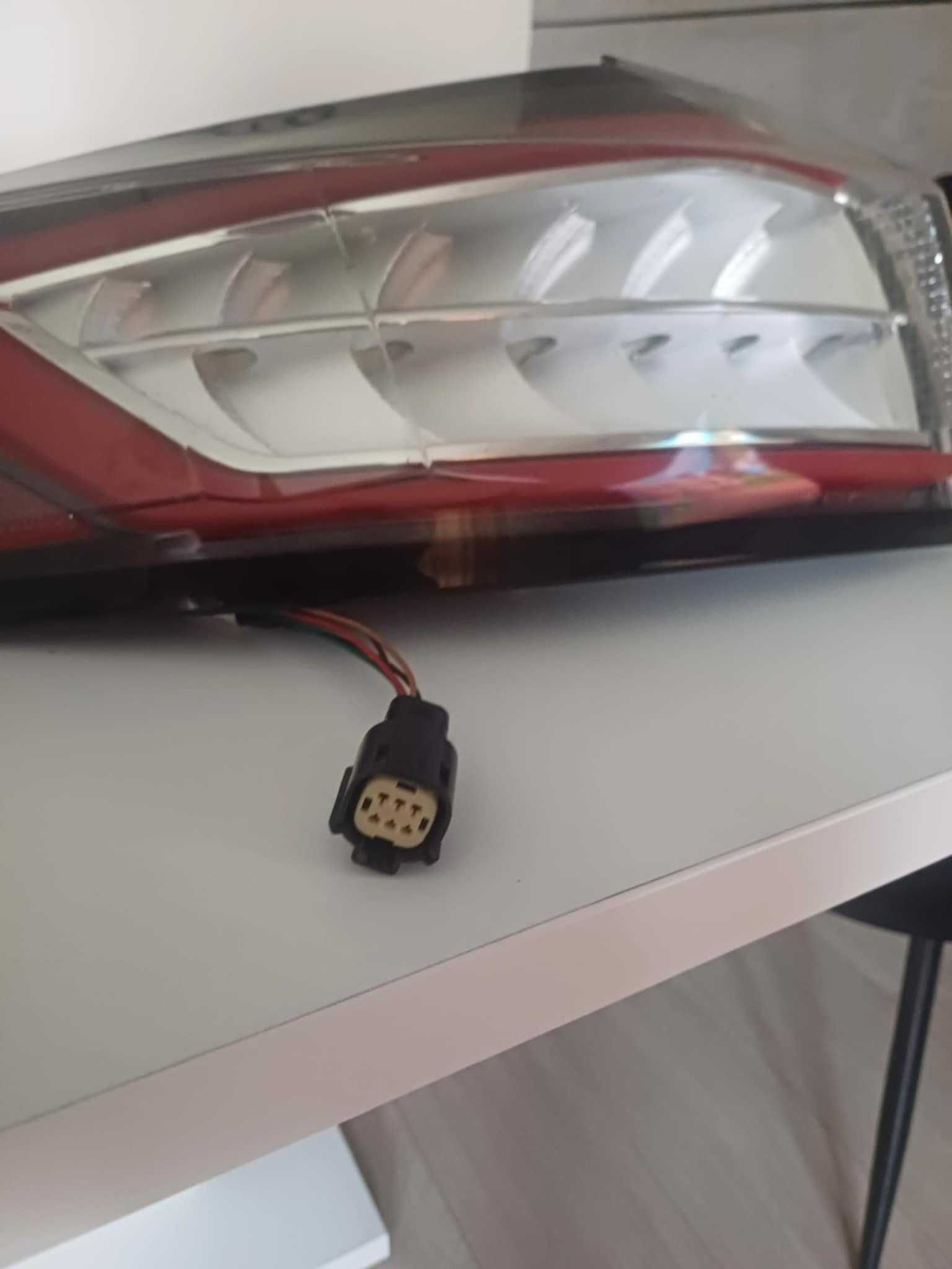 Lampa Ford Edge . Lewa - tył 2016 - 2019