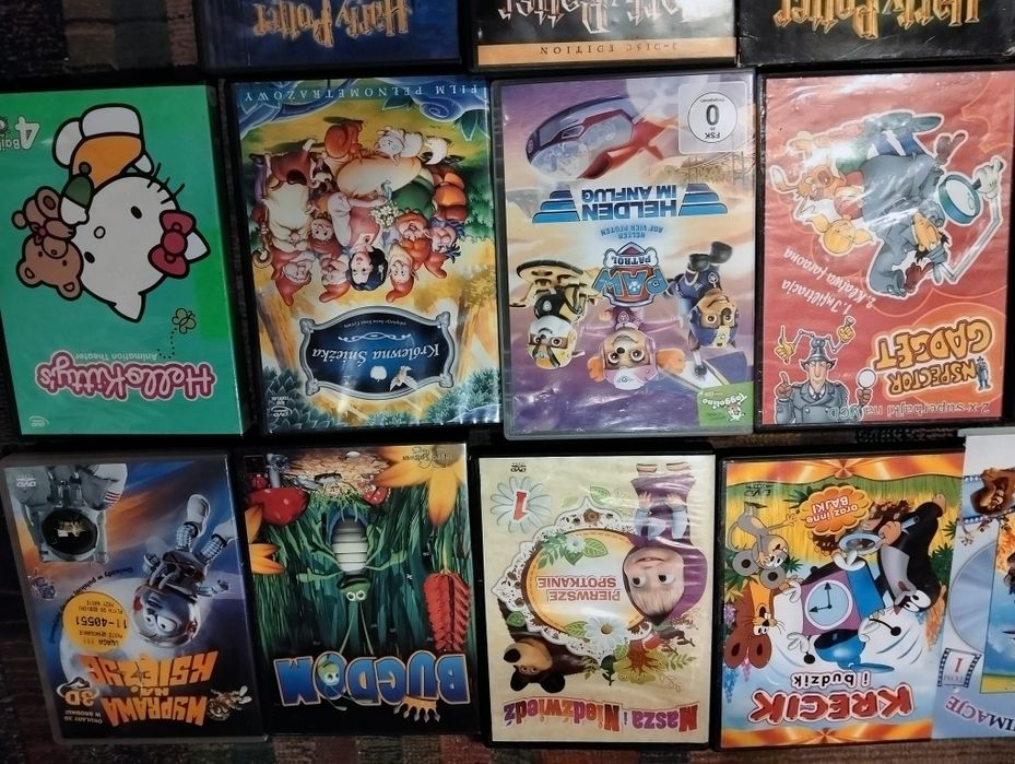 70 płyt DVD z bajkami. Cena 250 zł