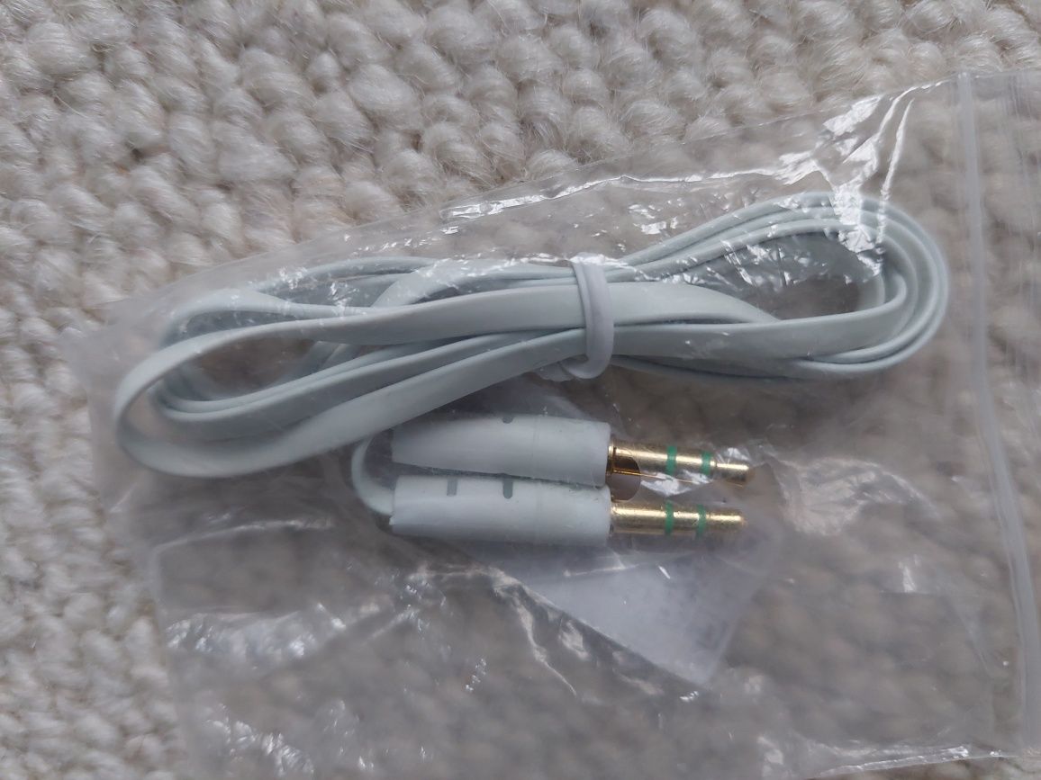Kabel AUX do podłączenia telefonu mp3 do samochodu w gniazdo AUX