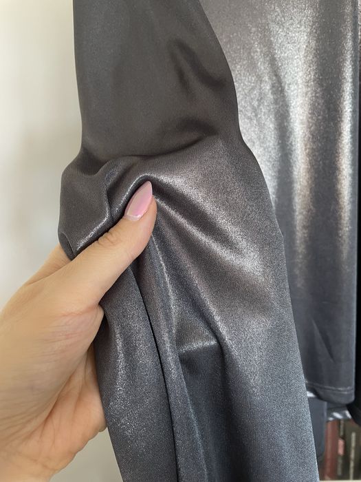 Srebrna bluzka top z dekoltem Stradivarius