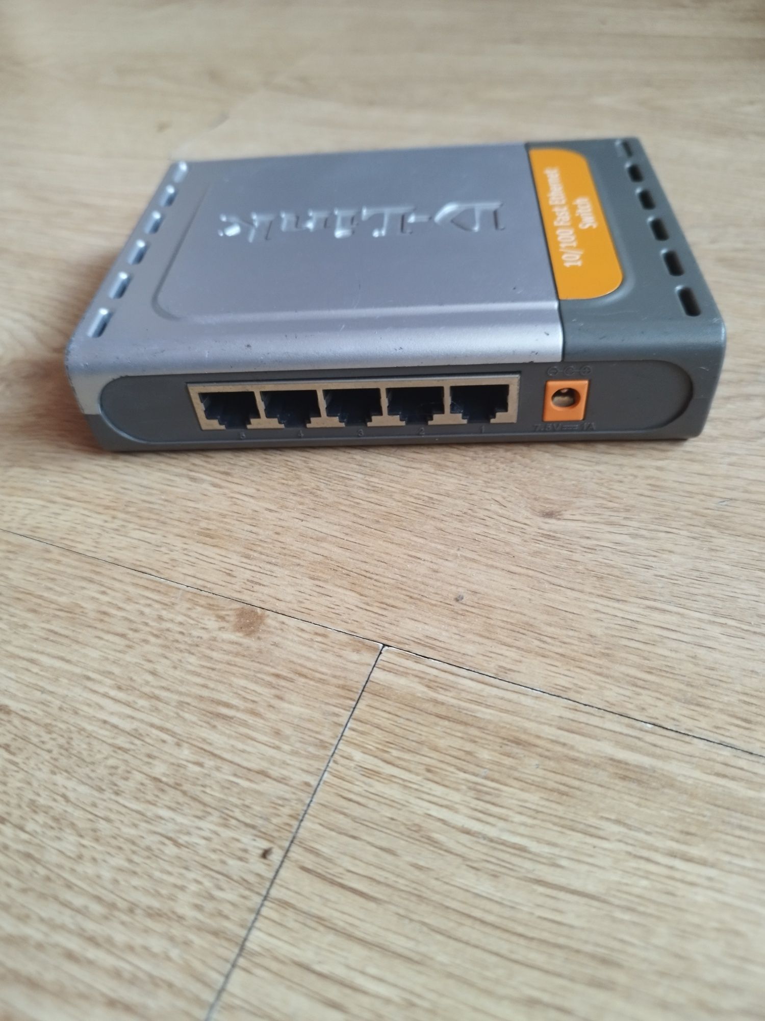 SWITCH D-LINK DES-1005D 5-portowy + zasilacz