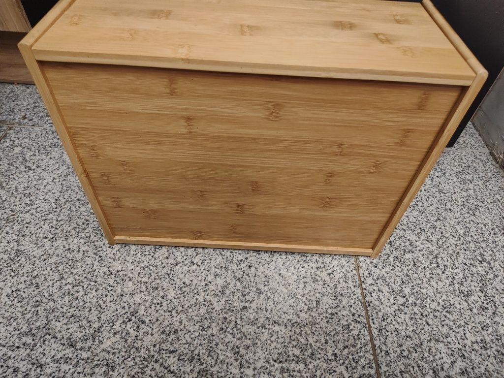 Chlebak bambusowy 29 x 15.5 x 38 z klapka nowoczesny