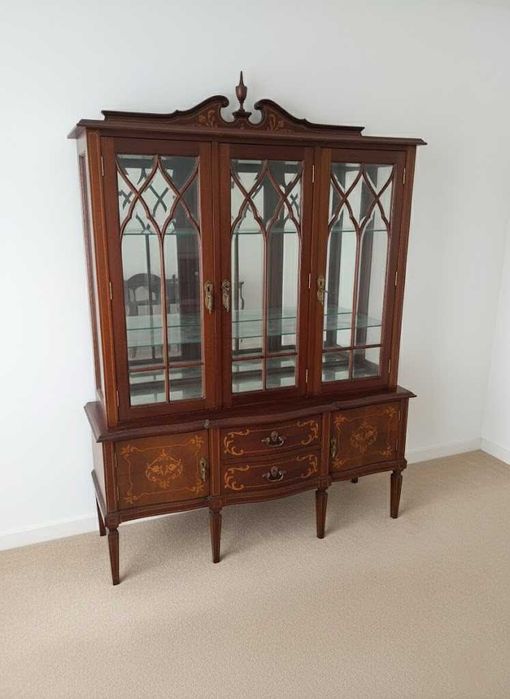 Cristaleira estilo Inglês