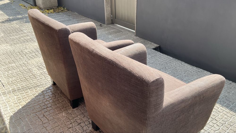 Poltronas castanhas