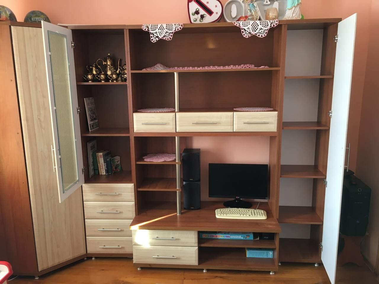Меблі для підлітків та в дитячу кімнату