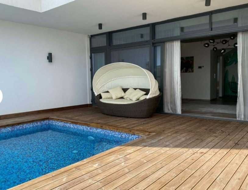 Стильный котедж у самого синего моря.