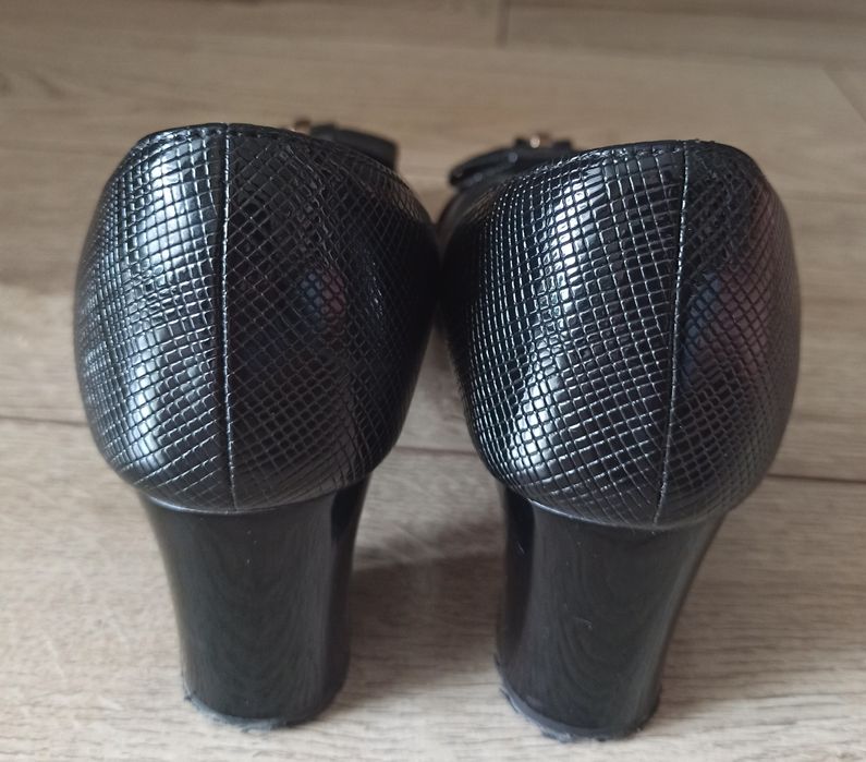 Buty damskie/ Czółenka lakierowane, r. 40