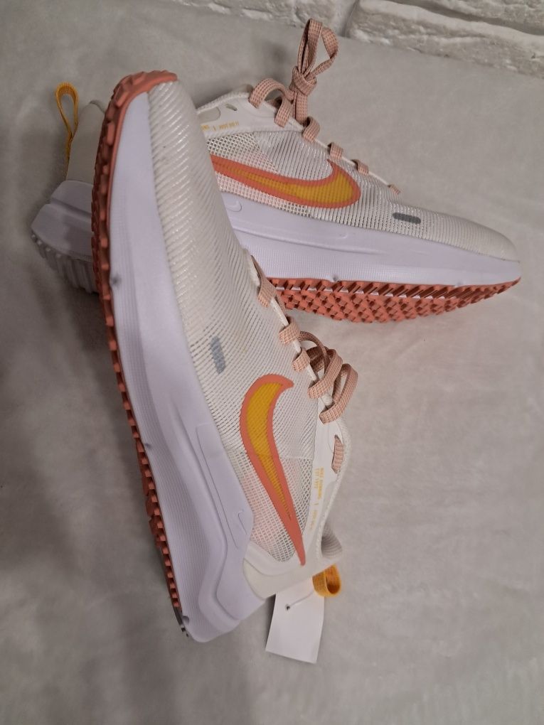 Підліткові кросівки літні Nike DOWNSHIFTER р 36,5