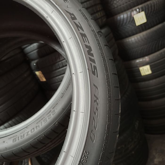 225/40/19 XL Sprzedam parę opon letnich Falken