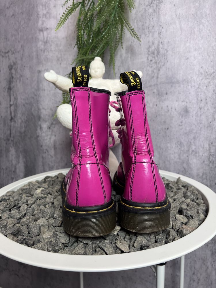 Buty trapery dr. Martens 1460 różowe lakierkowane
