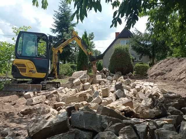 Transport, minikoparka, wiertnica, młot hydrauliczny, przyczepka