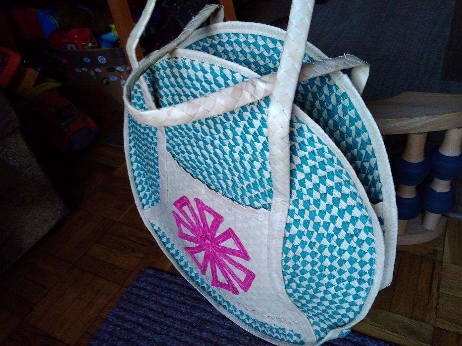 etno boho okrągła torba plażowa z plecionki słomkowo-turkusowa PRL