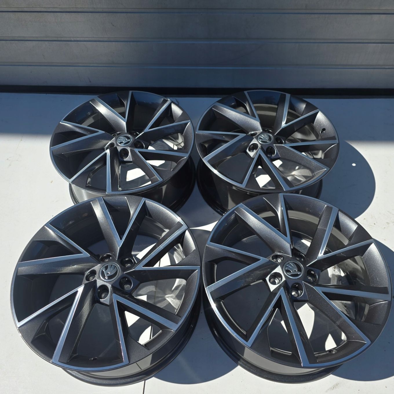 SKODA SUPERB RS III II OCTAVIA II III IV YETI KAROQ 5x112 19 ET44 4X