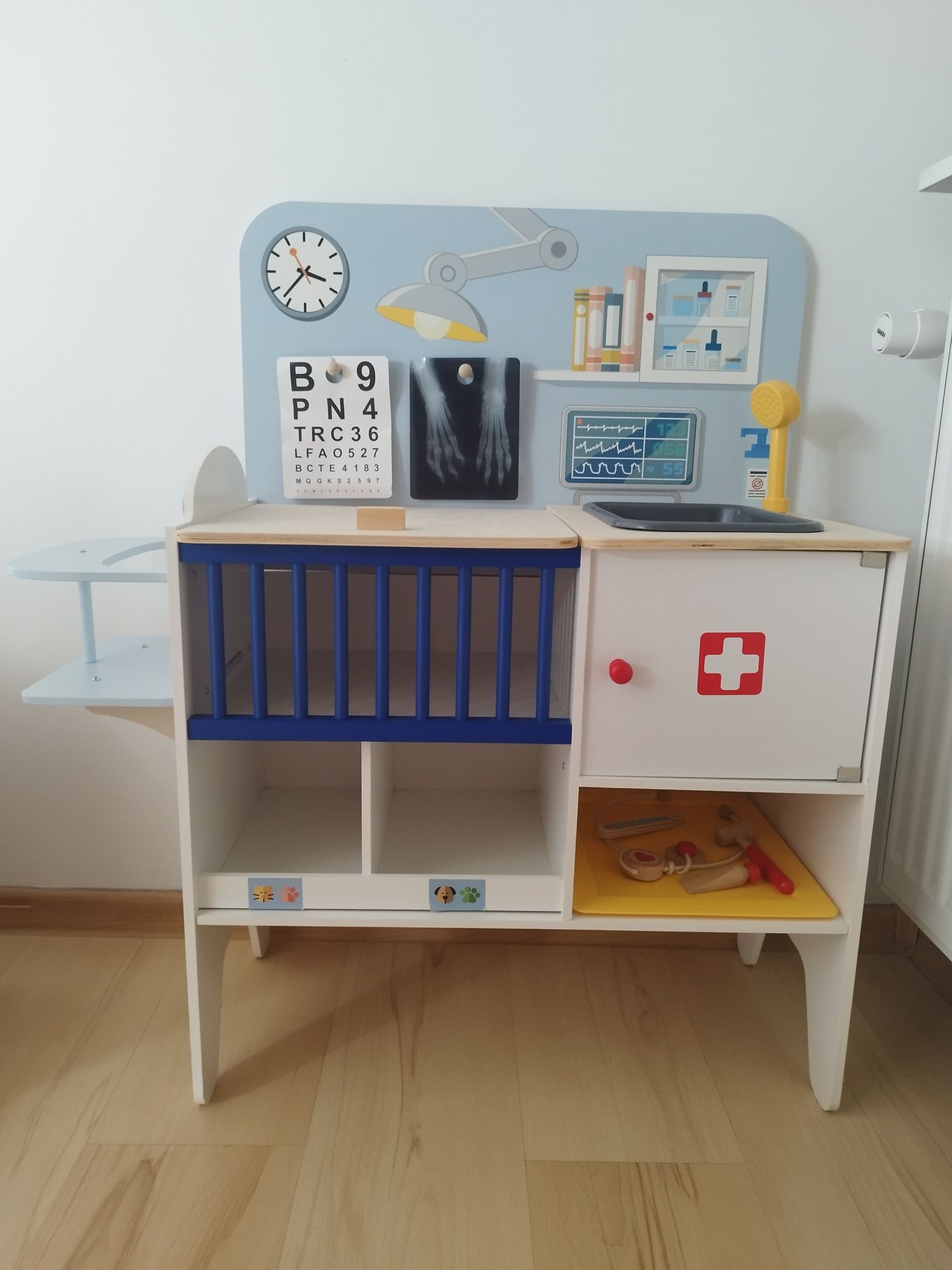 Playtive przychodnia lecznica weterynaryjna drewniana dla dzieci
