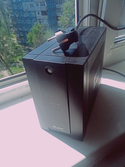 Бесперебойник APC 650 / 360 Ватт